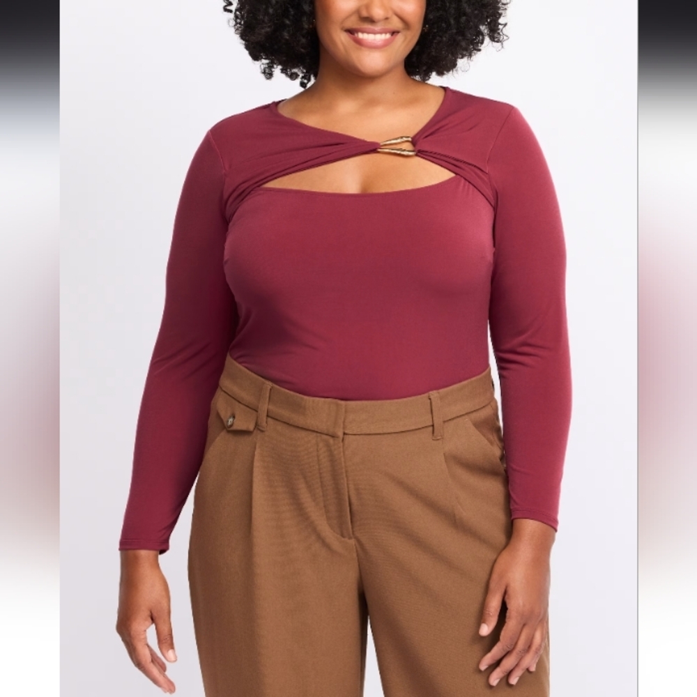 Montgomery Post - Carminia Keyhole Top - Picture 2 of 5